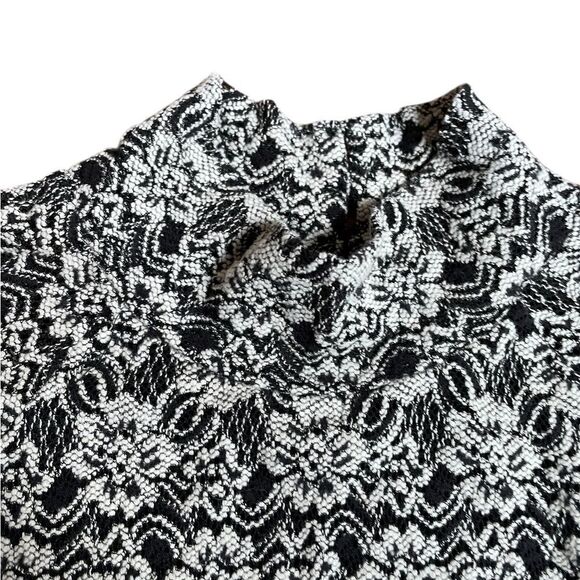 SUNDANCE Women's Black and White Patterned Blouse Size Small - Picture 3 of 9